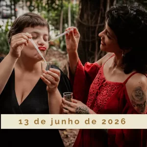 experiência para casais, presente criativo de dia dos namorados, date diferente em são paulo, oficina de perfumes, perfumaria botânica, criar perfume a dois, fazer o próprio perfume, presente romântico exclusivo, workshop de perfumaria natural, ateliê de perfumes, experiência sensorial para casais
