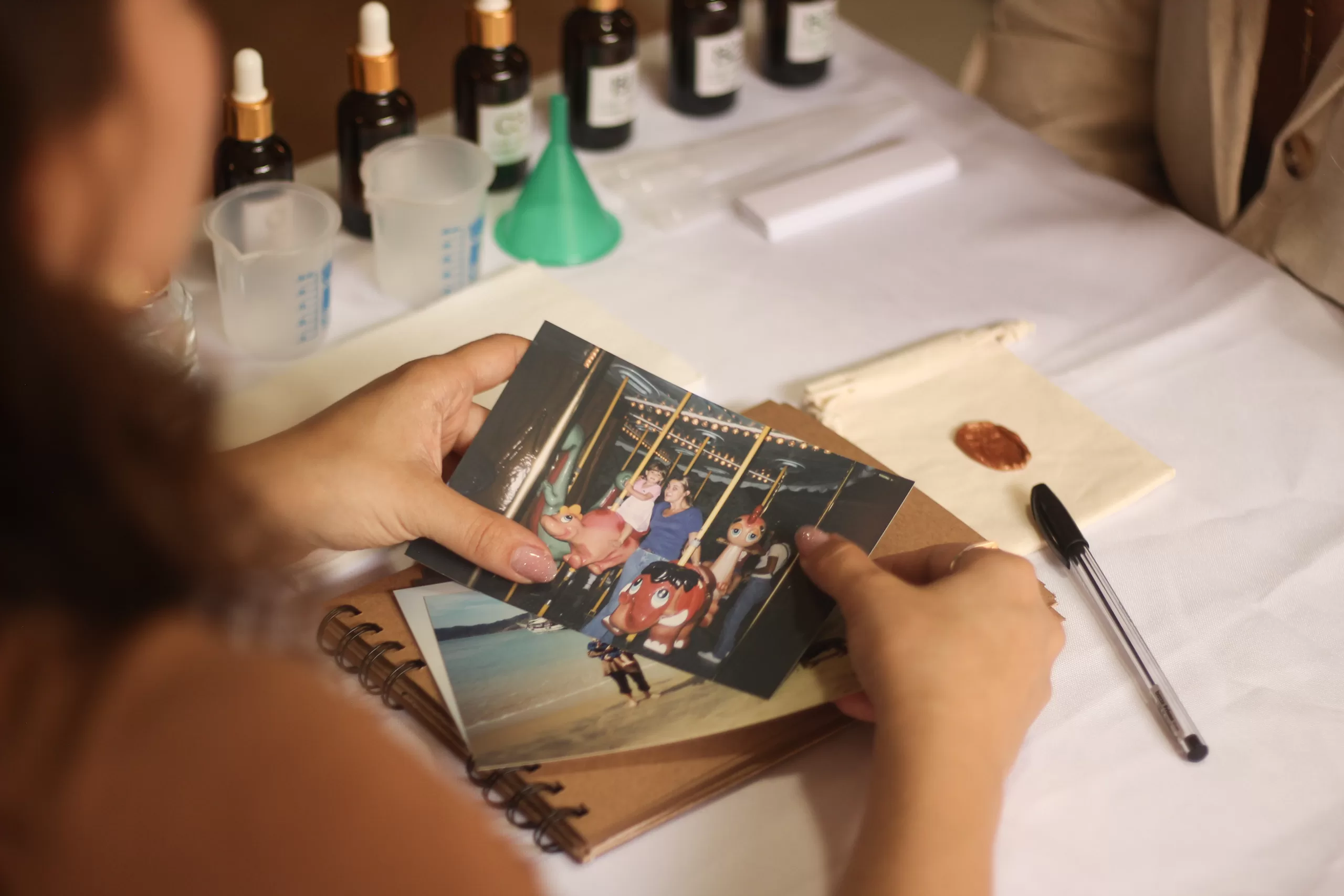 Ateliê de Memórias: um perfume personalizado de presente para homenagear quem você ama 10 presente personalizado, experiência particular, perfume botânico, perfumaria botânica, presente criativo, presente para o Dia dos Pais, perfume personalizado, presente afetivo