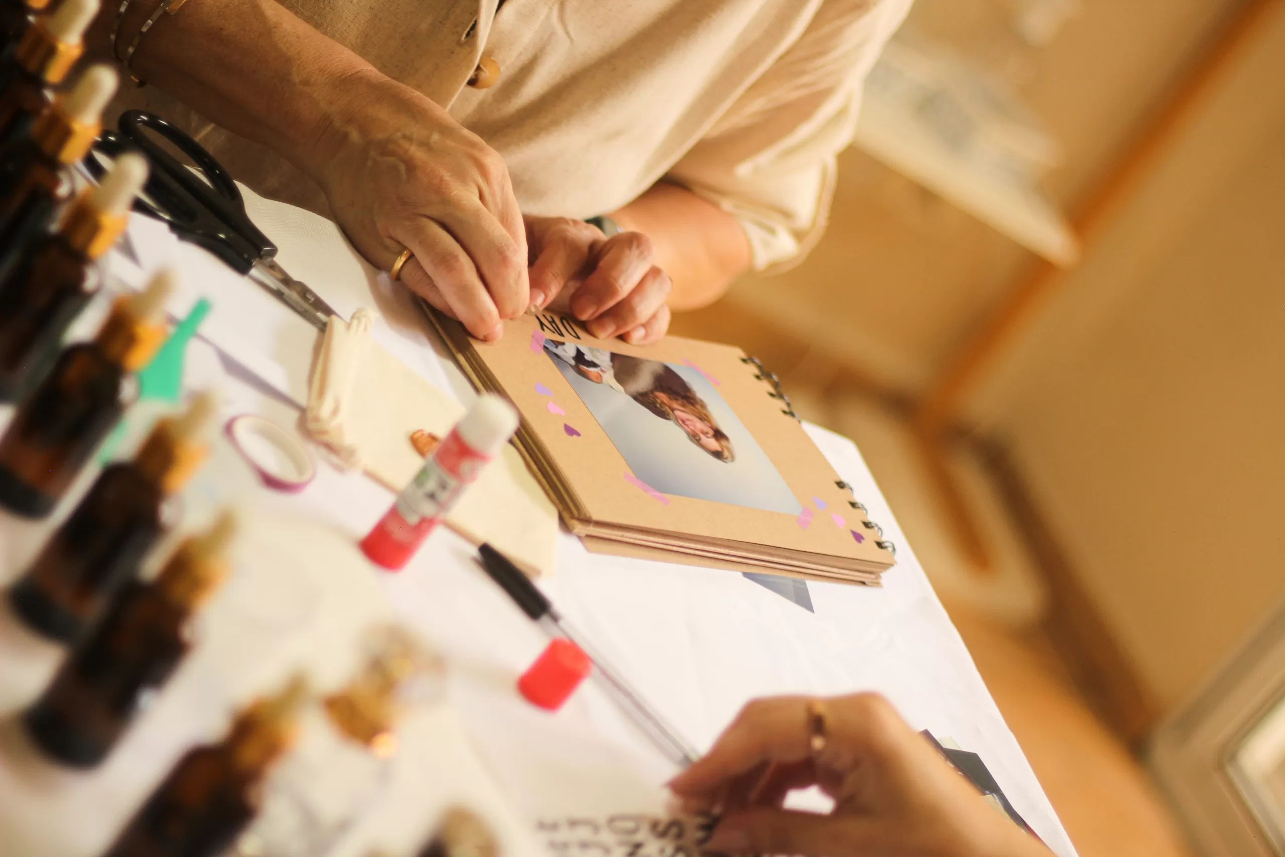 Ateliê de Memórias: um perfume personalizado de presente para homenagear quem você ama 9 presente personalizado, experiência particular, perfume botânico, perfumaria botânica, presente criativo, presente para o Dia dos Pais, perfume personalizado, presente afetivo