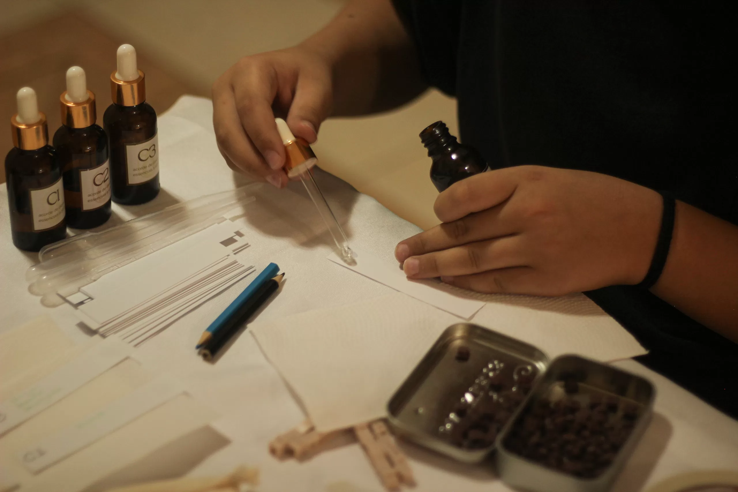 Ateliê de Memórias: um perfume personalizado de presente para homenagear quem você ama 4 presente personalizado, experiência particular, perfume botânico, perfumaria botânica, presente criativo, presente para o Dia dos Pais, perfume personalizado, presente afetivo